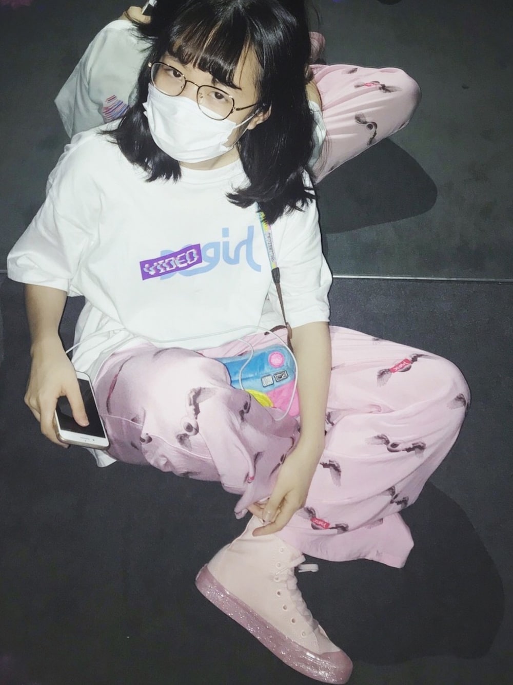 「x-girl、ピンク」｜「X-girlのX-girl x VIDEO GIRL NOISE S/S MENS TEE（Tシャツ/カットソー、ホワイト系）」を使った、xphyllisxさん（レディース・158cm）の春コーディネートの1枚目の写真