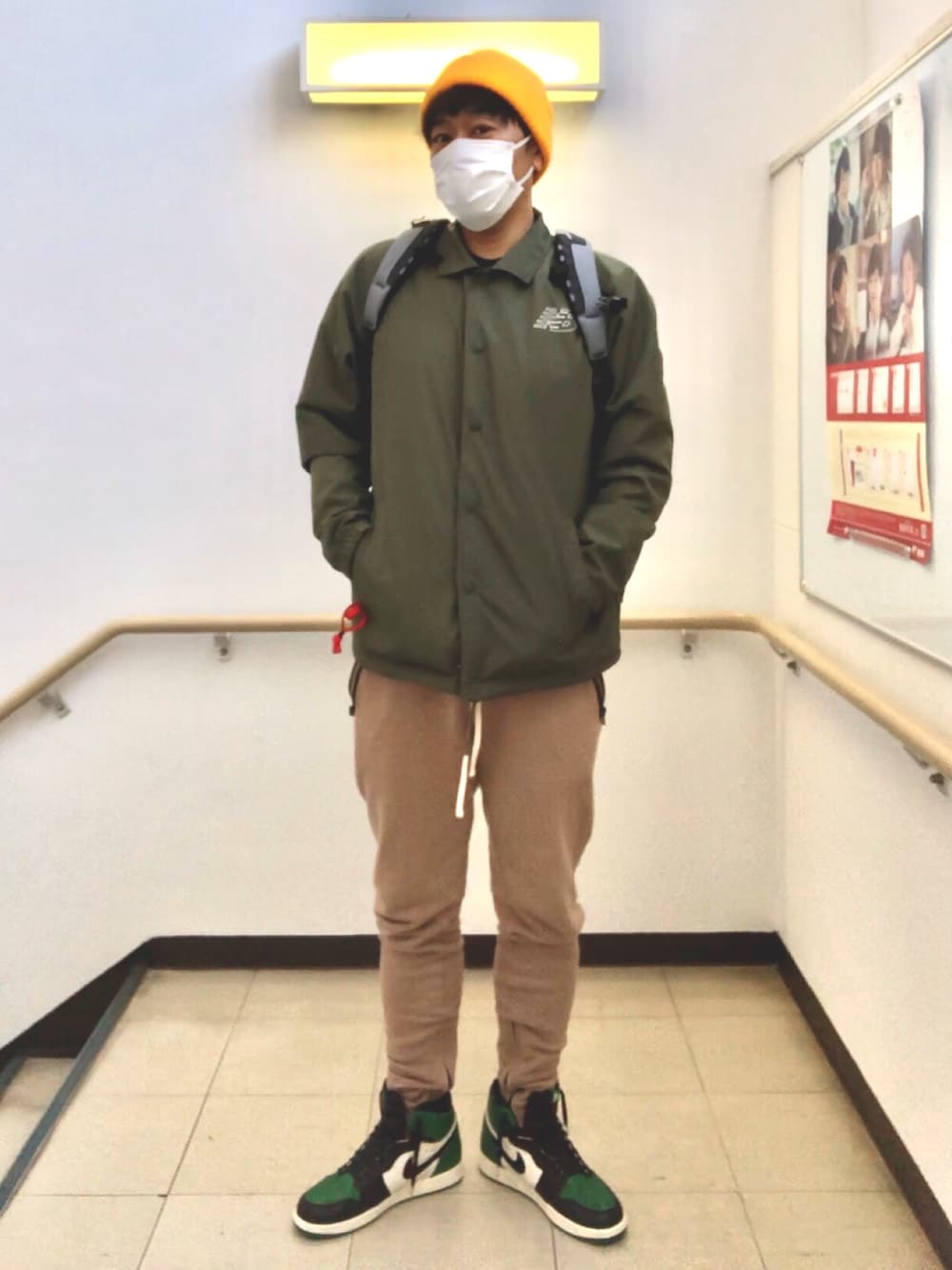 「Columbiaのアイテム（ニットキャップ/ビーニー、イエロー系）」を使った、5510さん（メンズ・179cm）の秋コーディネートの1枚目の写真
