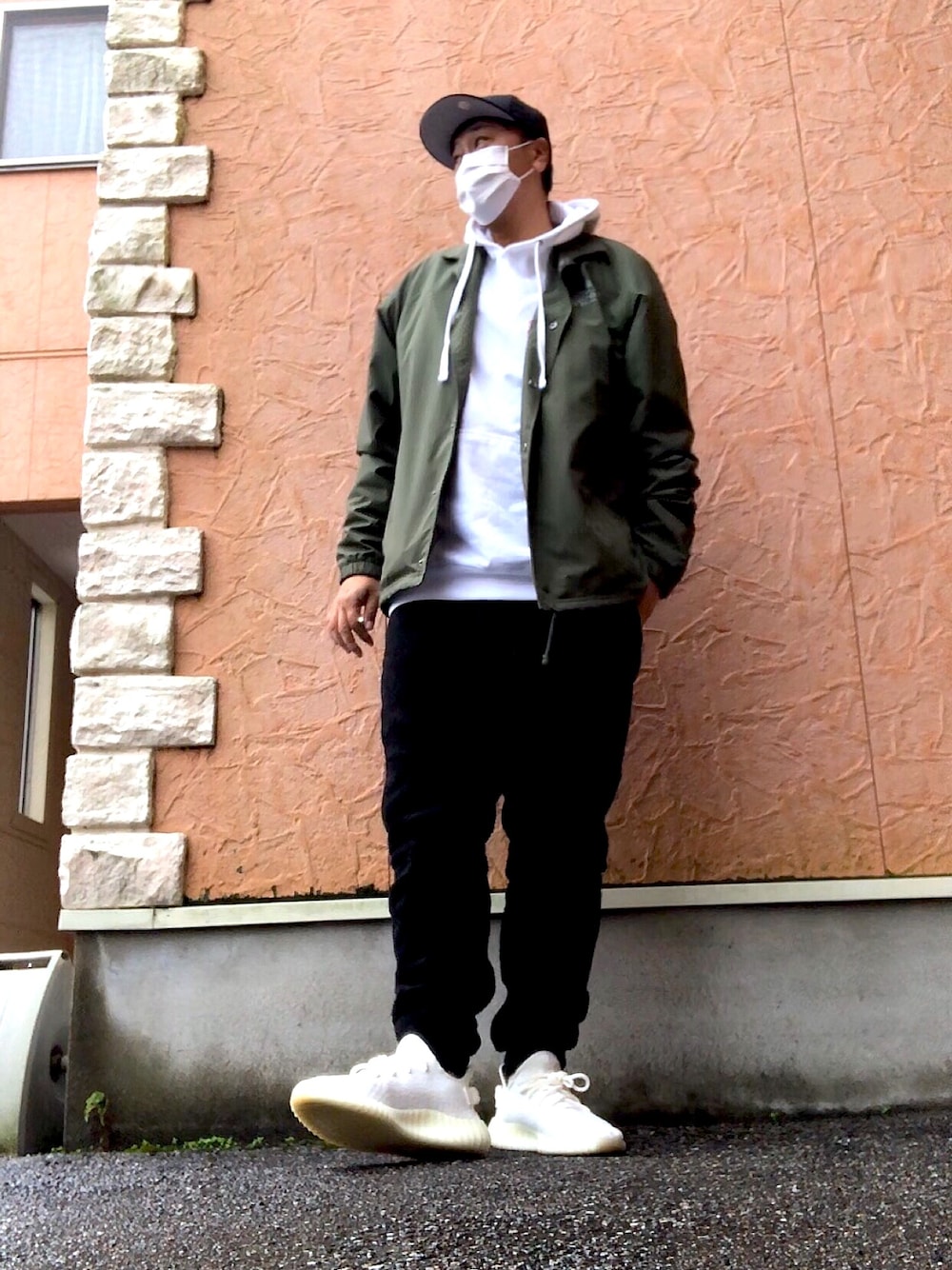 「NEW BALANCEのアイテム（ナイロンジャケット、グリーン系）」を使った、5510さん（メンズ・179cm）の冬コーディネートの1枚目の写真