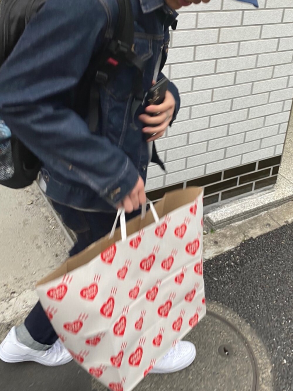 「お洒落さんとつながりたい、カジュアルコーデ、プチプラ、HUMAN MADE、春夏コーデ、きれいめカジュアル、スニーカーコーデ、NIKE、モノトーンコーデ、セットアップ」｜「UNIQLOのアイテム（デニムジャケット、ブラック系）」を使った、mitsu00923さん（メンズ・172cm）の春コーディネートの1枚目の写真