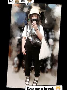 「MAGICAL MOSH MISFITS（マジカルモッシュミスフィッツ）のアイテム」を使った、ぺこみさん（レディース・164cm）の秋コーディネート