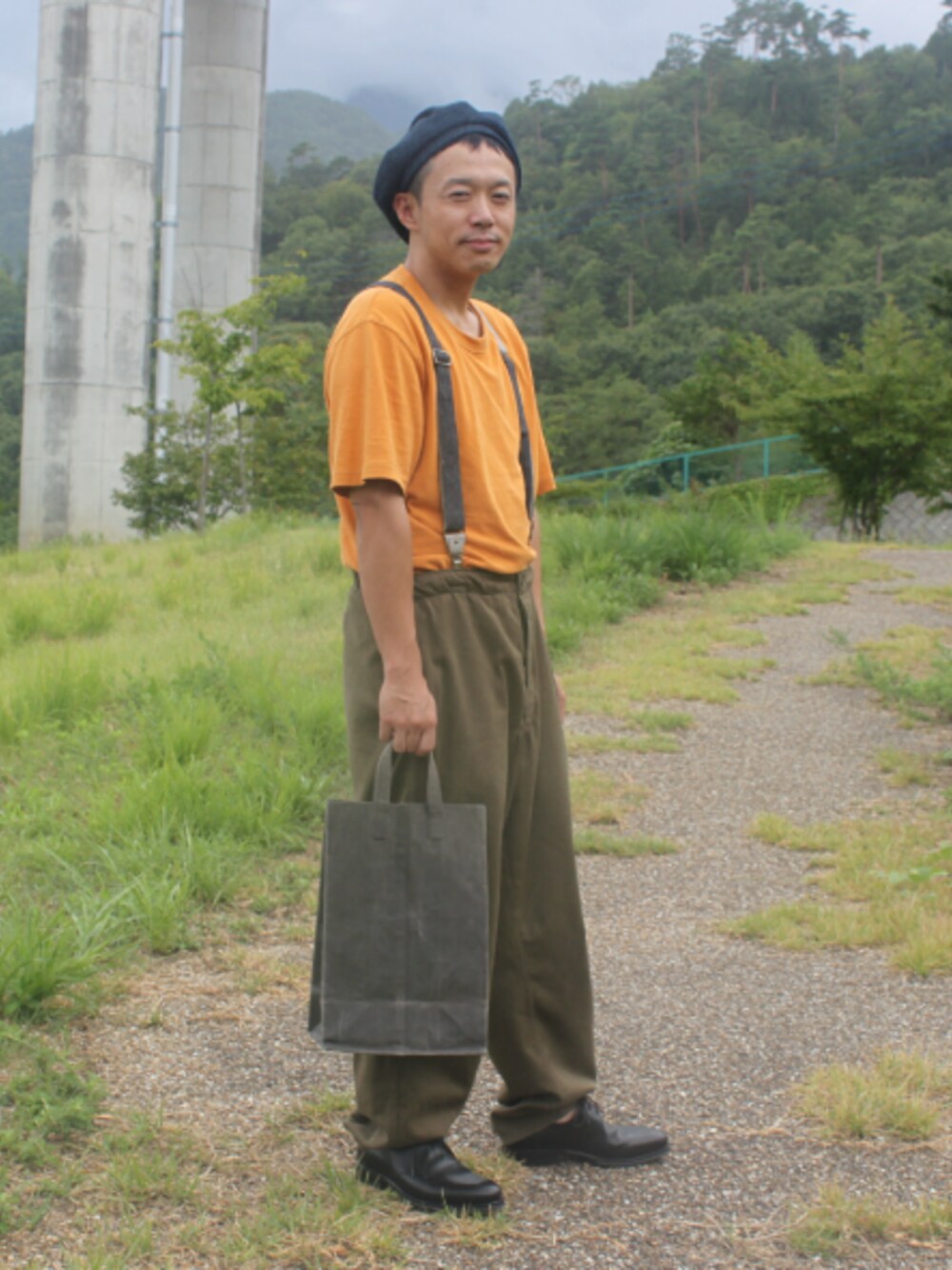 「休日スタイル、UNIQLO、瀧川かずみ、タックイン、古着、襟立製帽所、ジャランスリワヤ」｜「JALAN SRIWIJAYAの[ジャランスリウァヤ] J/S 3EYE プレーントゥ/キルト シューズ（ドレスシューズ、ブラック系）」を使った、green manさん（メンズ・165cm）の夏コーディネートの1枚目の写真
