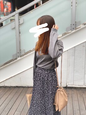 「GU（ジーユー）のアイテム（Tシャツ/カットソー、グレー系）」を使った、manaさん（レディース・153cm）の秋コーディネート