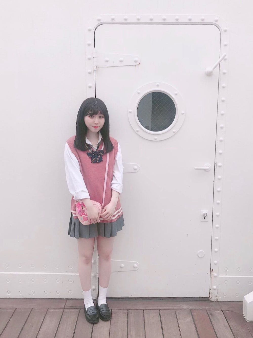 「スクールガール、制服ディズニー、制服、韓国ファッション」｜「SPINNSのアイテム（ベスト、ピンク系）」を使った、ゆうちゃんさん（レディース・158cm）の春コーディネートの1枚目の写真
