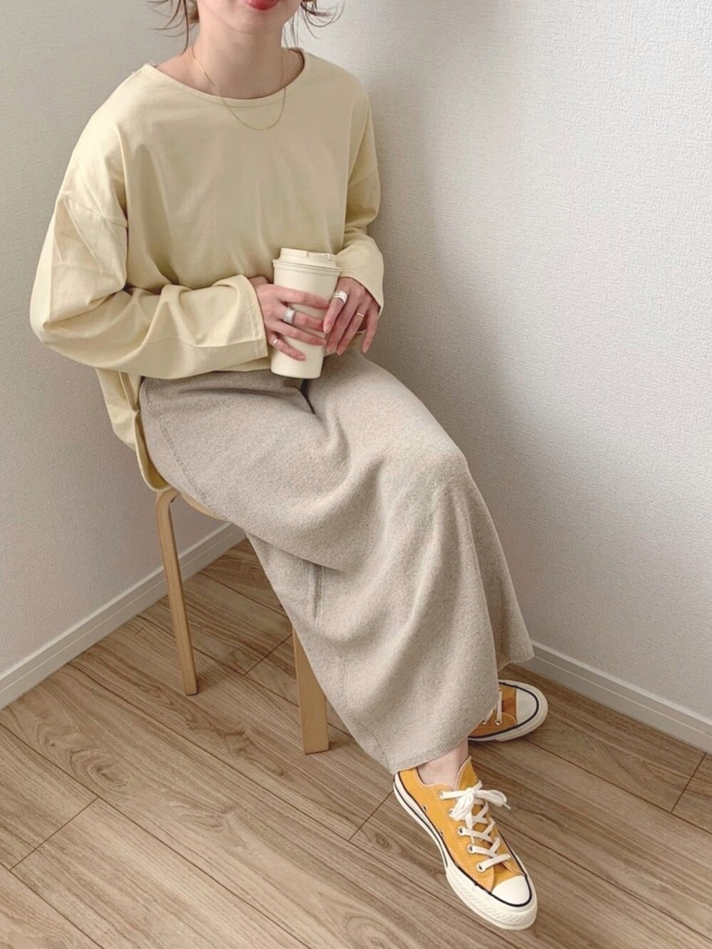 その他のスカート、その他のTシャツ/カットソーを着用したレディースの春コーディネートの1枚目の写真