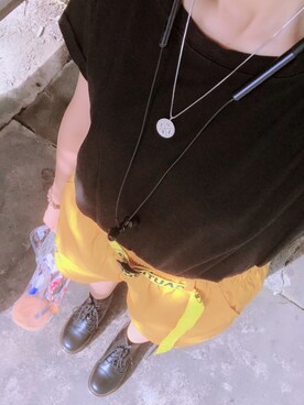 「アイテム（カーゴパンツ、イエロー系）」を使った、石小胖さん（レディース・168cm）の夏コーディネート