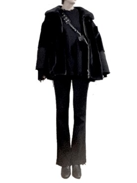 ムートンコートを使った「オールブラックコーデ」の人気ファッション 