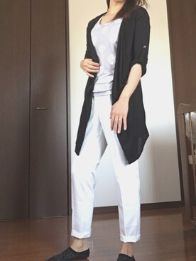 「Düsseldorfのアイテム（カーディガン/ボレロ、ブラック系）」を使った、キャロラインさん（レディース・166cm）の春コーディネート