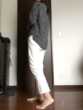 「Düsseldorfのアイテム（その他パンツ、ホワイト系）」を使った、キャロラインさん（レディース・166cm）の春コーディネート