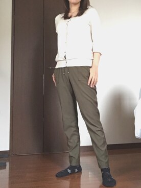 「Düsseldorfのアイテム（その他パンツ、グリーン系）」を使った、キャロラインさん（レディース・166cm）の春コーディネート
