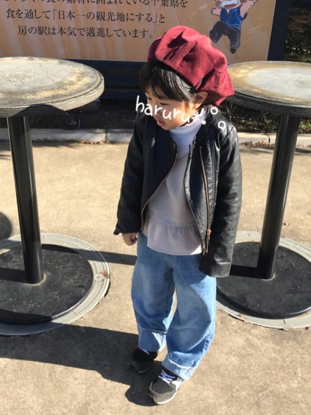 「女の子、5歳、キッズコーデ、キッズファッション、ナチュラルコーデ、ベレー帽、アプレレクール」｜「apres les coursの衿メロウリブニットTシャツ（Tシャツ/カットソー、ホワイト系）」を使った、haruru*.°。さん（キッズ・110cm）の冬コーディネートの1枚目の写真