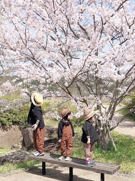 「フリルネック」｜「アイテム（サロペット/オーバーオール）」を使った、@bunbunさん（キッズ・120cm）の春コーディネート