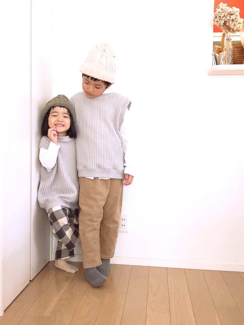 「takk_、ニットベスト、handmade、ハンドメイド、秋コーデ、ベスト、ニット帽」｜「Handmadeのアイテム（ベスト、グレー系）」を使った、@bunbunさん（キッズ・120cm）の秋コーディネートの1枚目の写真