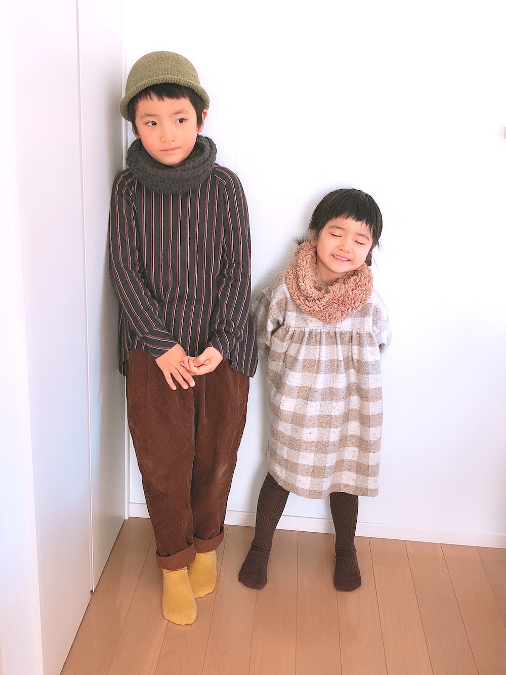 「takk_、momonga、スヌード、ファー小物、ブロックチェック、ニットハット」｜「sgr帽子のアイテム（ハット、グリーン系）」を使った、@bunbunさん（キッズ・120cm）の冬コーディネートの1枚目の写真