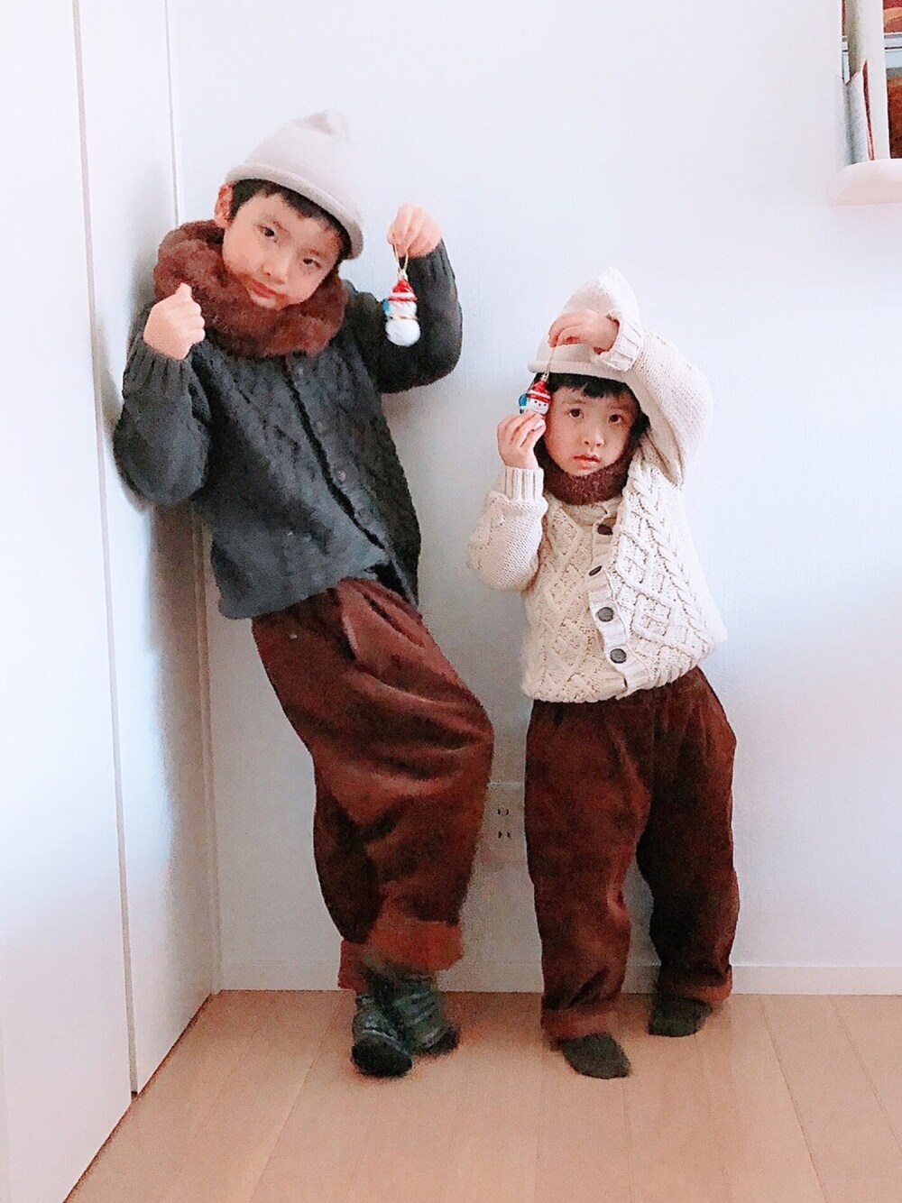 「takk_、ケーブルニット、ニットカーディガン、ざっくりニット、handmade、コーデュロイパンツ、チョコ色に染まれ」｜「韓国子供服のケーブルカーディガン（カーディガン/ボレロ、グレー系）」を使った、@bunbunさん（キッズ・120cm）の冬コーディネートの1枚目の写真