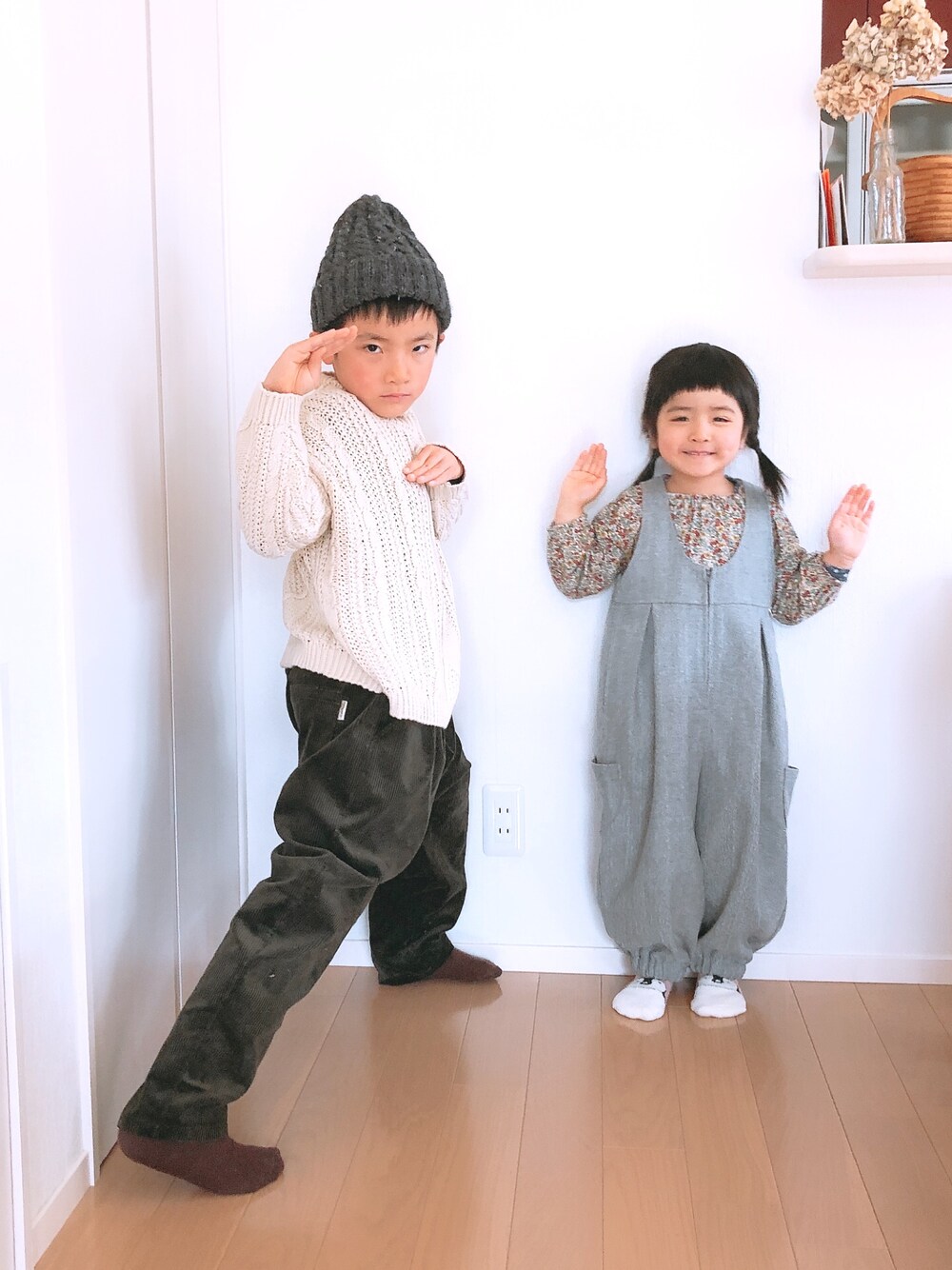 「takk_、handmade、ケーブルニット、コーデュロイパンツ、サロペット」｜「韓国子供服のアイテム（ニット/セーター、ベージュ系）」を使った、@bunbunさん（キッズ・127cm）の冬コーディネートの1枚目の写真