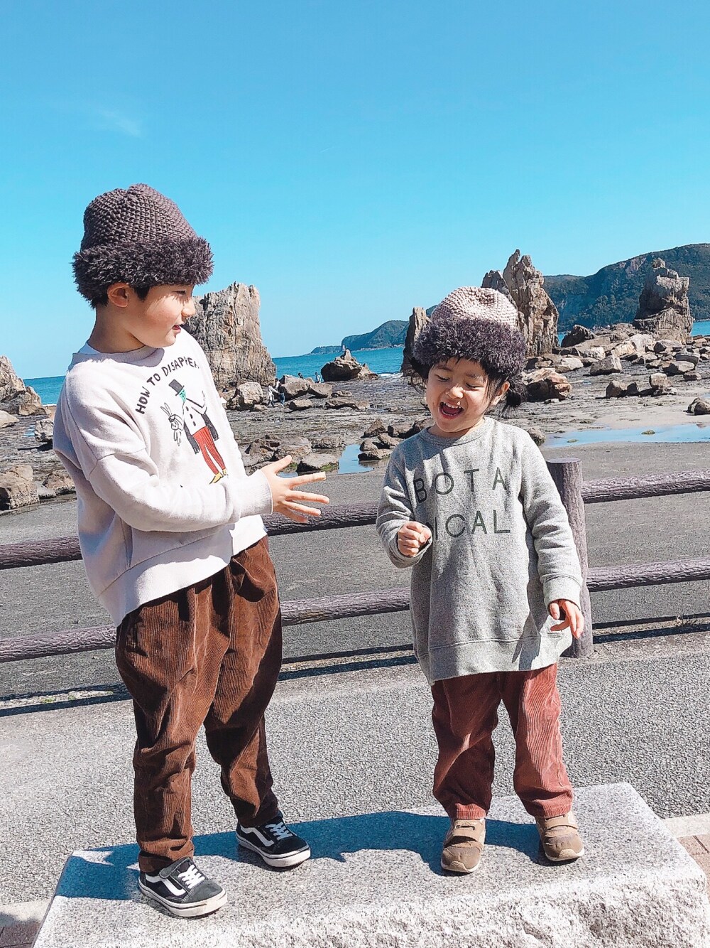 「takk_、tinycottons、handmade、bobochoses、ロゴスウェット、コーデュロイ」｜「Handmadeのアイテム（ニットキャップ/ビーニー、グレー系）」を使った、@bunbunさん（キッズ・127cm）の春コーディネートの1枚目の写真