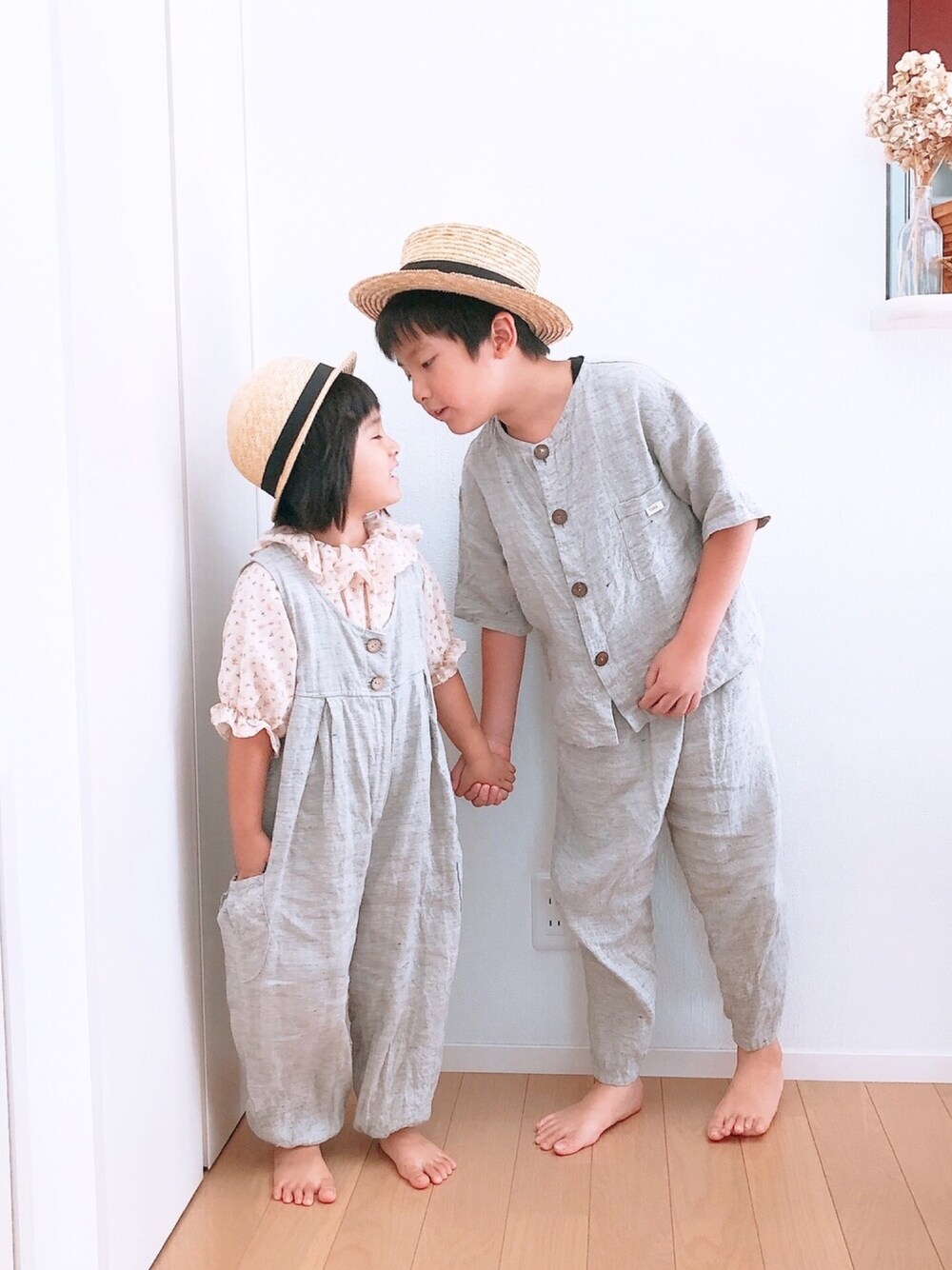 「takk_、handmade、セットアップ、SETUP、サロペット、フリルブラウス、リネン、ワントーンコーデ」｜「Handmadeのアイテム（シャツ/ブラウス、グレー系）」を使った、@bunbunさん（キッズ・127cm）の夏コーディネートの1枚目の写真
