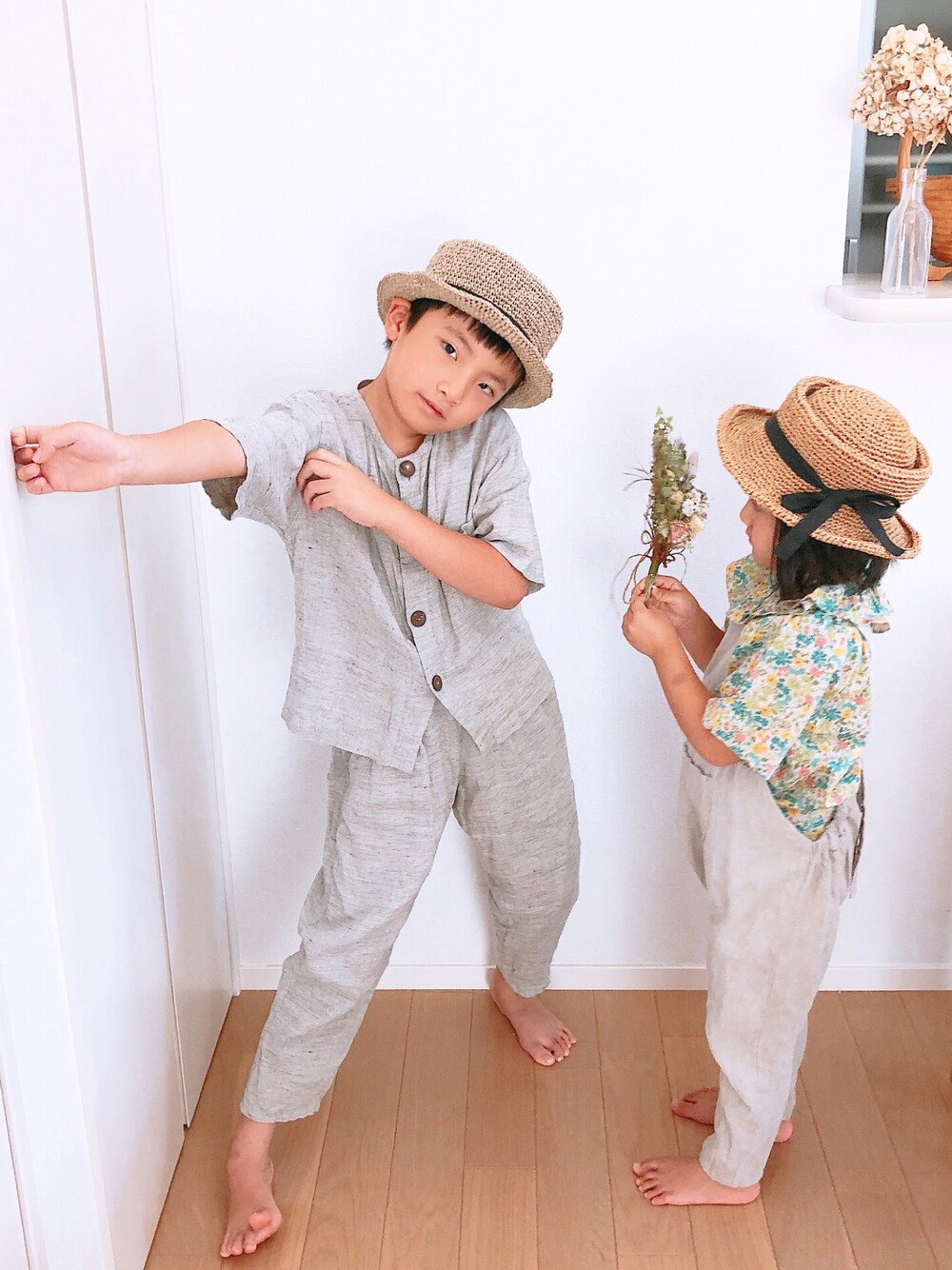 「むぎわら帽子、handmade、SETUP、セットアップ、サロペット、フリルトップス、リネン」｜「Handmadeのアイテム（シャツ/ブラウス、グレー系）」を使った、@bunbunさん（キッズ・127cm）の秋コーディネートの1枚目の写真