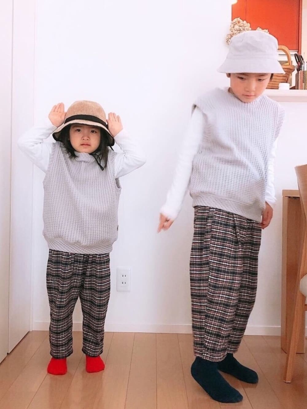 「春コーデ、takk_、チェックパンツ、handmade、ハンドメイド、ノースフェイス、靴下チラ見せ、チェック柄に恋してる、ニットベスト」｜「THE NORTH FACEのアイテム（ハット、ベージュ系）」を使った、@bunbunさん（キッズ・127cm）の春コーディネートの1枚目の写真