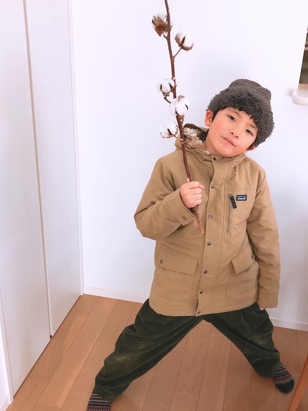 「冬コーデ、patagonia、コーデュロイパンツ、handmade、ニット帽、冬アウター」｜「patagoniaのアイテム（モッズコート、ベージュ系）」を使った、@bunbunさん（キッズ・127cm）の冬コーディネートの1枚目の写真