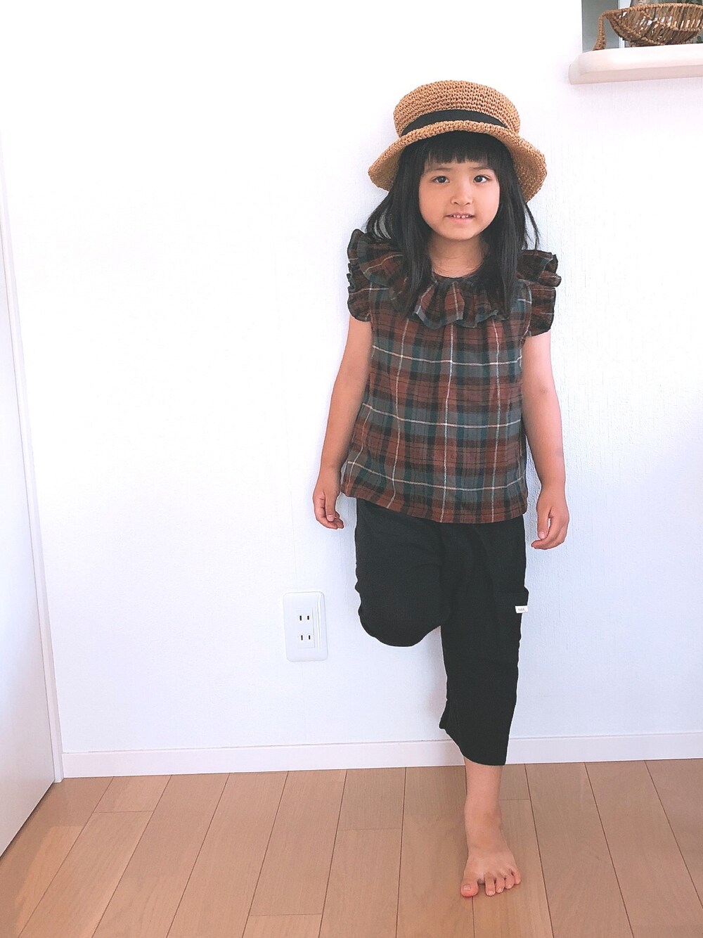 「handmade、むぎわら帽子、麦わら帽子、夏コーデ、フリルブラウス」｜「Handmadeのアイテム（シャツ/ブラウス、ブラウン系）」を使った、@bunbunさん（キッズ・110cm）の夏コーディネートの1枚目の写真