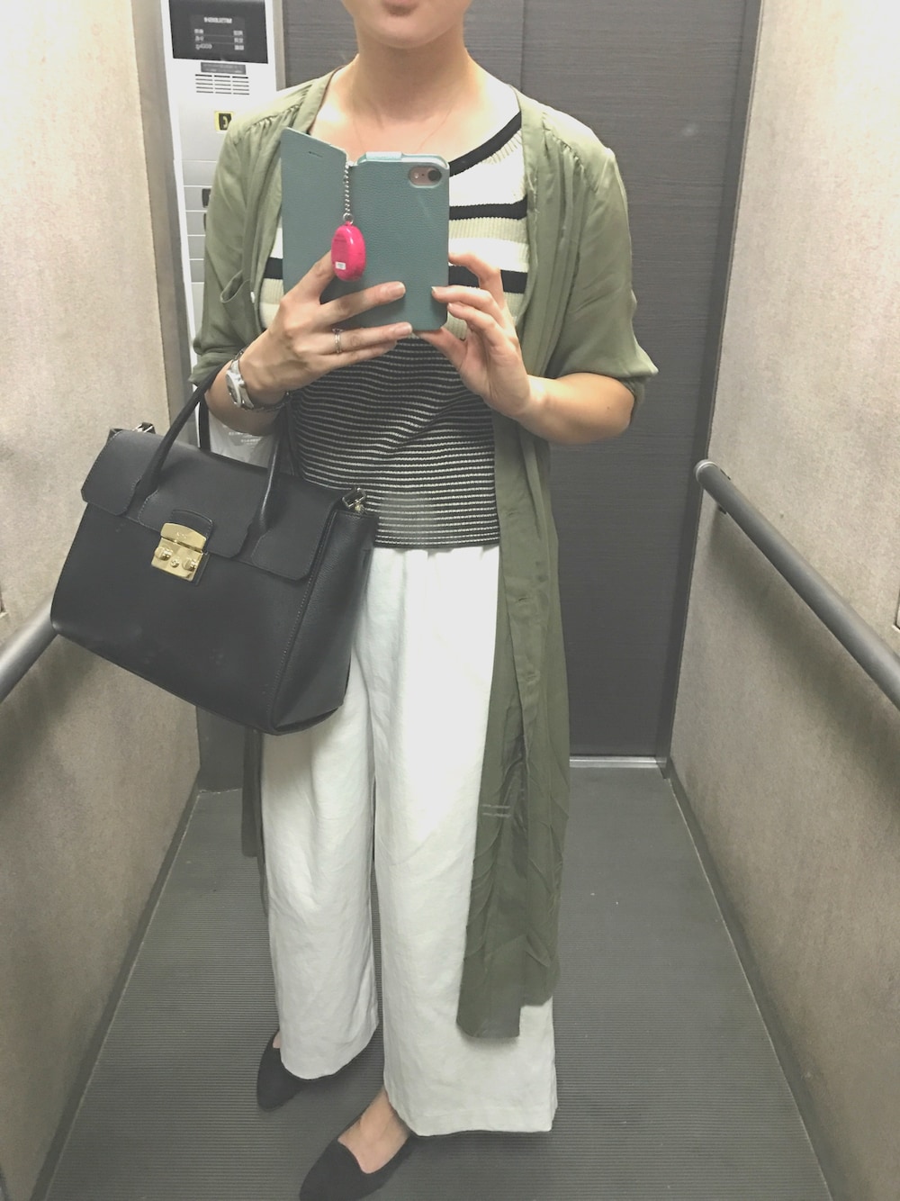 「休日スタイル、飲み会帰り」｜「BAYFLOWのBAYFLOW／ドレープロングシャツ（シャツ/ブラウス、グリーン系）」を使った、Mai さん（レディース・159cm）の夏コーディネートの1枚目の写真