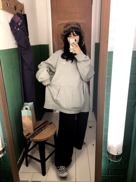 「NIKE（ナイキ）のアイテム（トップス、グレー系）」を使った、MARIAさん（レディース・160cm）の冬コーディネート