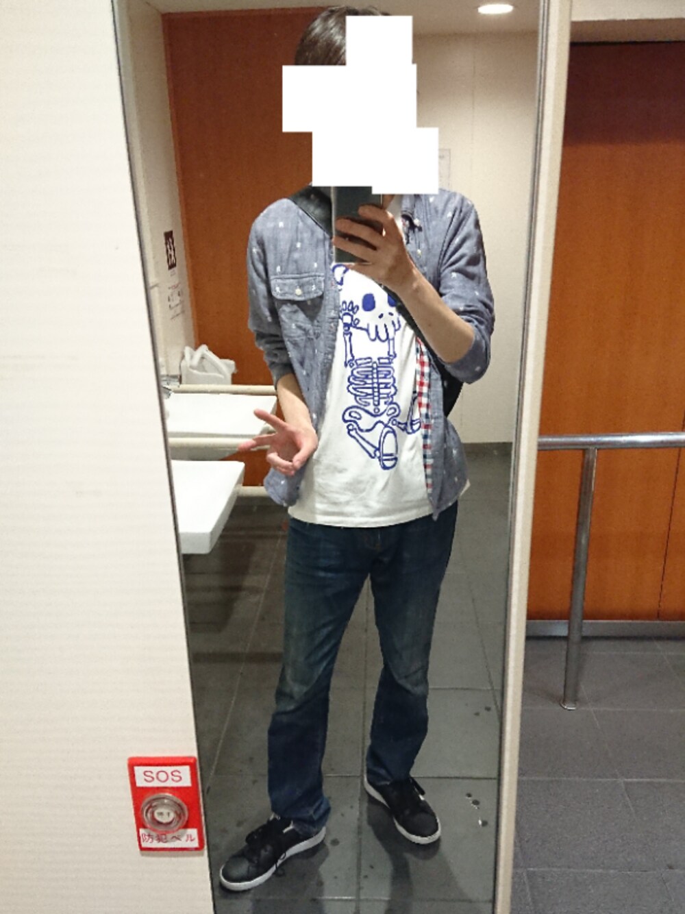 「お洒落さんとつながりたい、今日のコーデ、ガイコツ、カワイイオッサン計画、グラニフ、adidas、しまむら、スニーカー」｜「しまむらのアイテム（シャツ/ブラウス、ブルー系）」を使った、Yasushiさん（メンズ・176cm）の夏コーディネートの1枚目の写真