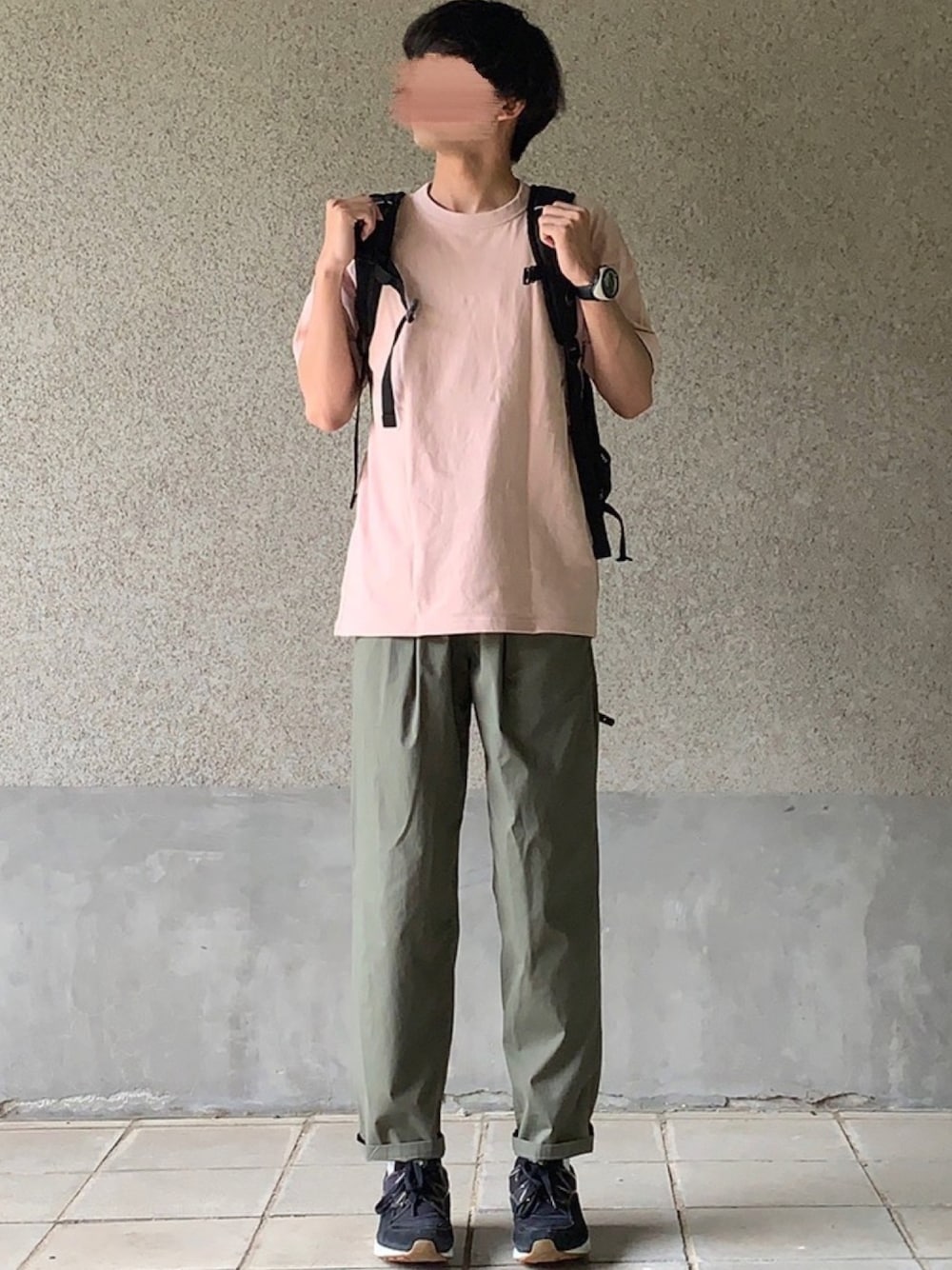 「UNIQLO U、UNIQLO、ユニクロ、ピンク、ピンクTシャツ、ビッグシルエット、NIKE、エアハラチ、リュック、COLEMAN  」｜「UNIQLOのクルーネックT（半袖）（Tシャツ/カットソー、ピンク系）」を使った、はるさん（メンズ・178cm）の夏コーディネートの1枚目の写真