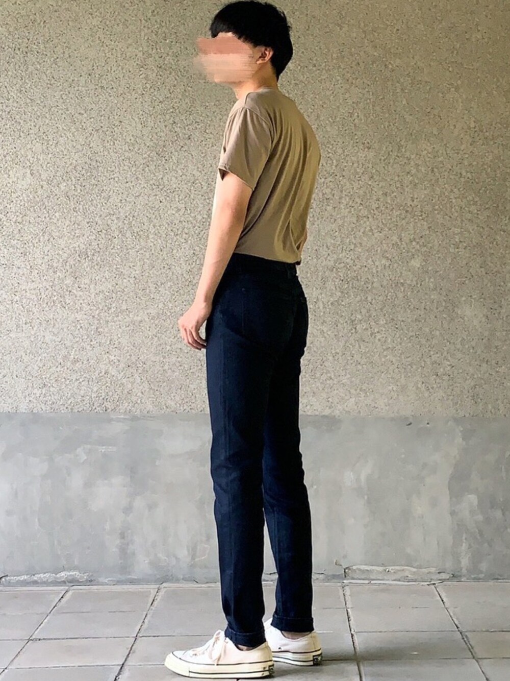 「シンプル、カジュアル、大人カジュアル、タックイン、Tシャツ、ベージュ、UNIQLO、プチプラ、converse、コンバース」｜「CONVERSE CT70のアイテム（スニーカー、ホワイト系）」を使った、はるさん（メンズ・178cm）の夏コーディネートの1枚目の写真