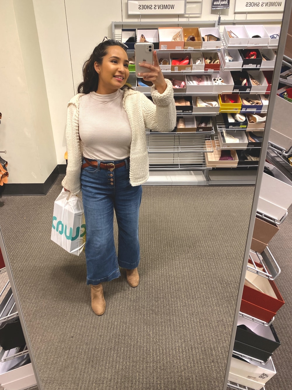 「trousers、jeans、mall、TEXAS STYLE、Texas、comfy」｜「H&Mのアイテム（スラックス、ブルー系）」を使った、rebeccaapadronさん（レディース・155cm）の冬コーディネートの1枚目の写真