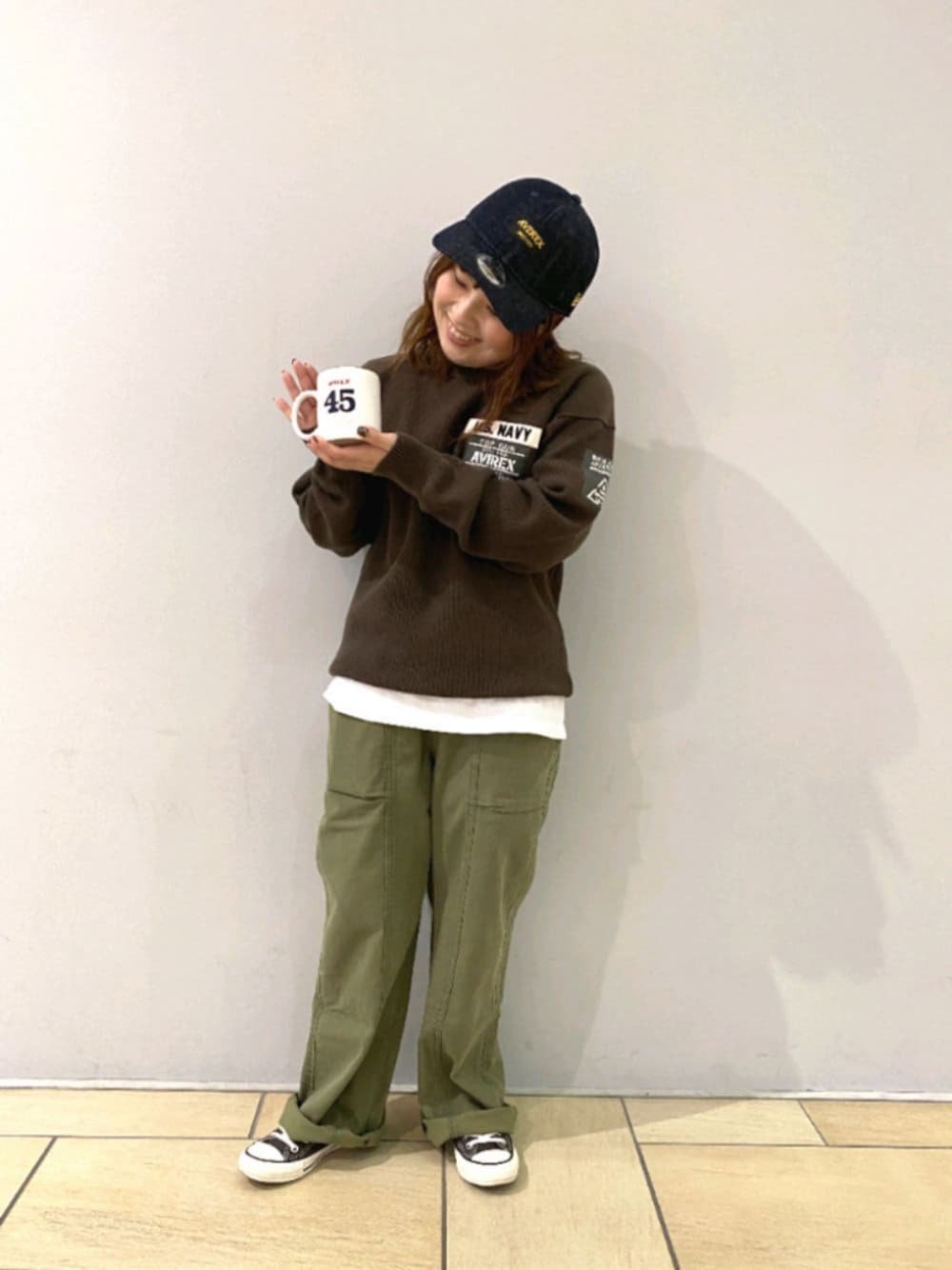 「AVIREX、AVIREXBelle、ootd、ファッションの力を信じよう、低身長、チビーズ✳︎、コンバース、ニット、NEW ERA、オーバーサイズ」｜「AVIREXのコットン クルーネックニット/COTTON NYLON CREW NECK KNIT（ニット/セーター、ブラウン系）」を使った、sakiさん（レディース・147cm）の秋コーディネートの1枚目の写真