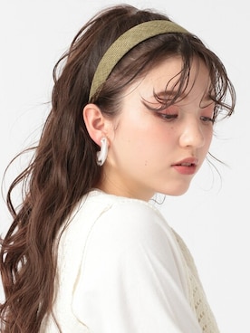 「アイテム（ヘアアクセサリー、グリーン系）」を使った、Me%さん（レディース・161cm）の春コーディネート