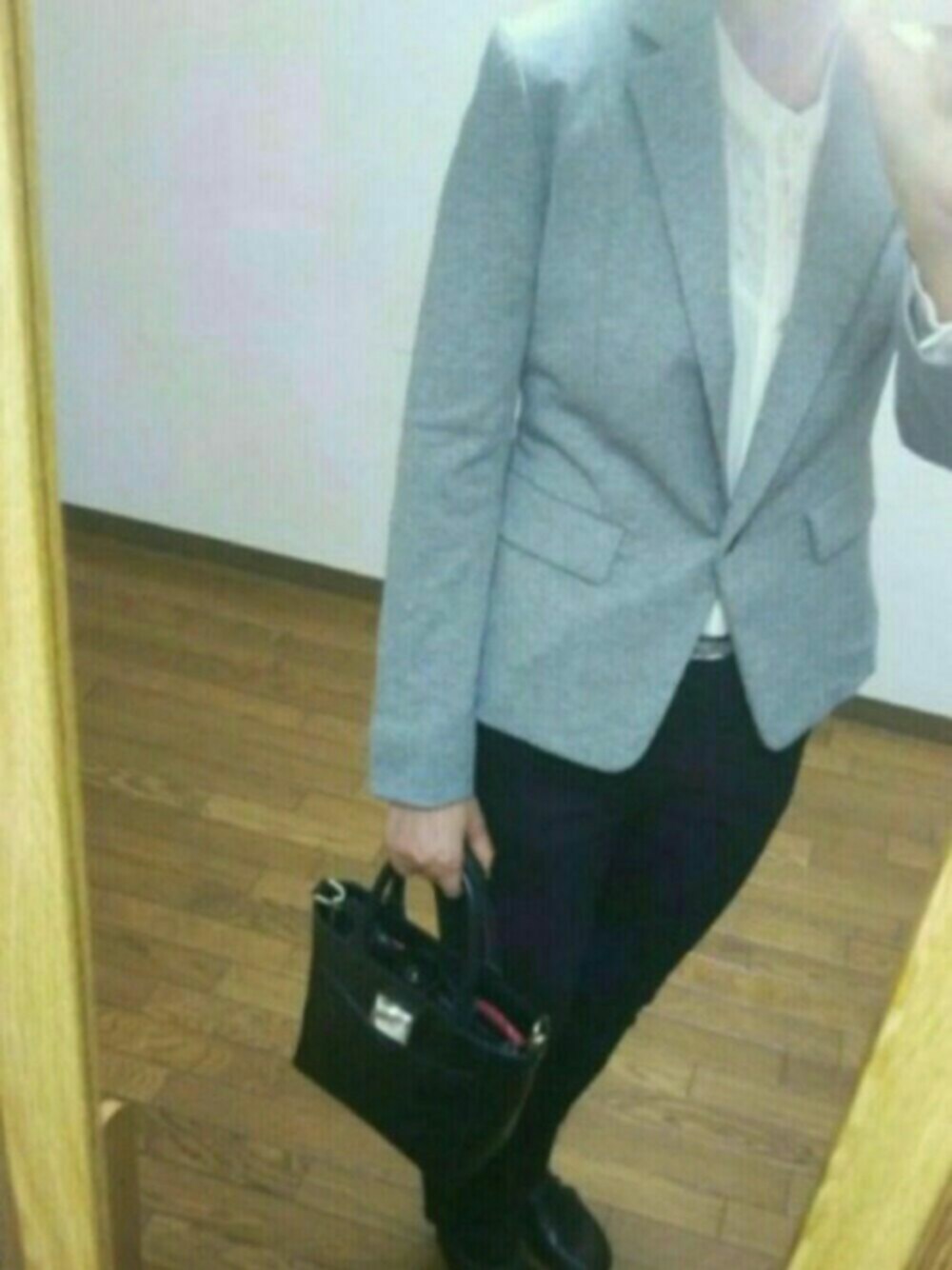 「ジャケット、黒パンツ、白シャツ、着回しコーデ、ビジネススタイル、メンズライク、ベーシックカラー、ZARA、rienda、カッコイイ女子」｜「COMME CA ISMのジャージージャケット（テーラードジャケット、グレー系）」を使った、jianaiさん（レディース・160cm）の秋コーディネートの1枚目の写真