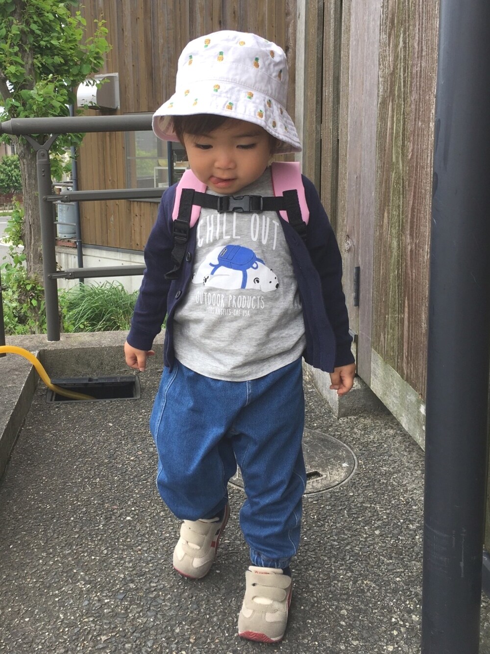 「SHIPS、無印良品、skiphop、UNIQLO」｜「SHIPSのOUTDOOR PRODUCTS×SHIPS:TEE(80～90cm)（Tシャツ/カットソー、グレー系）」を使った、taochiさん（キッズ・90cm）の春コーディネートの1枚目の写真