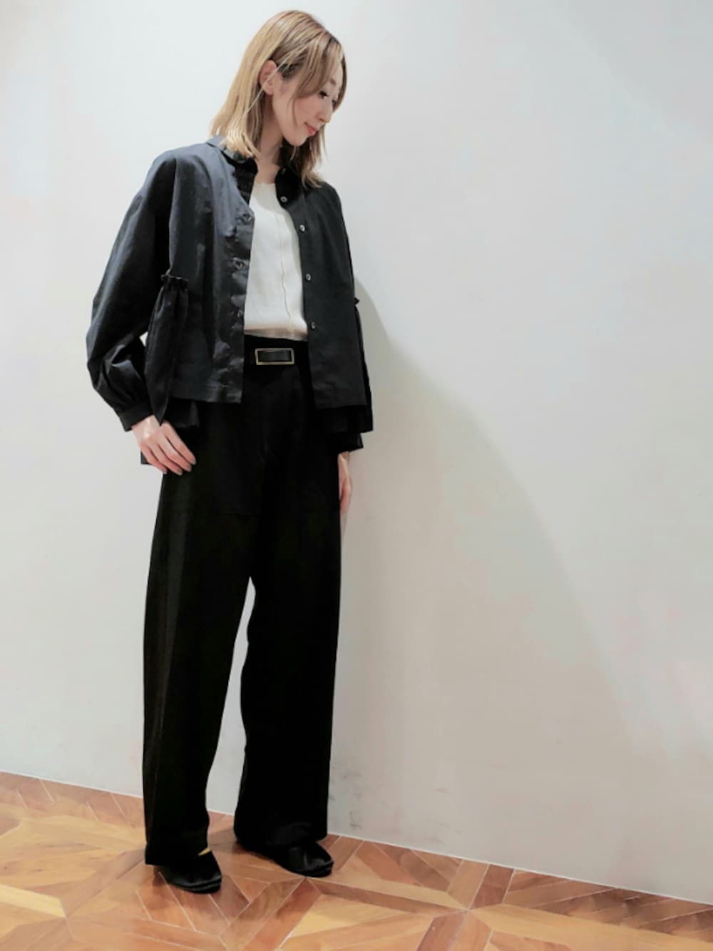 「モノトーン、モノトーンコーデ、ブラックコーデ、パイピング、ベイカーパンツ、du noir、pualcecin、ピュアルセシン、春コーデ、きれいめカジュアル」｜「PUAL CE CINの【Du noir】オーガニックコットン前開きブラウス（シャツ/ブラウス、ブラック系）」を使った、nagashimaさん（レディース・160cm）の春コーディネートの1枚目の写真