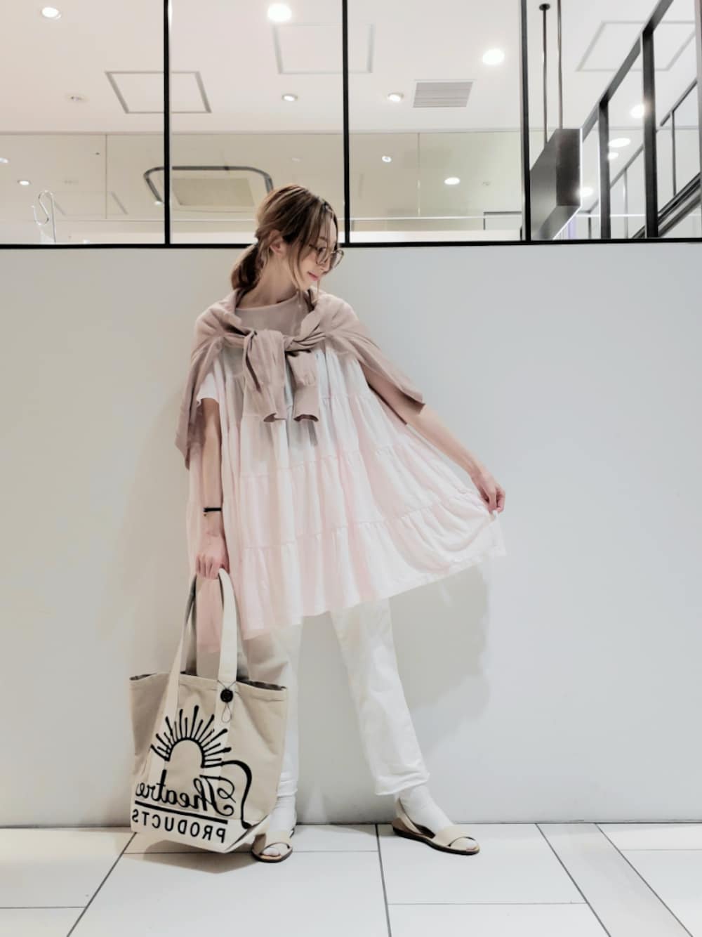 「春夏コーデ、ピンクコーデ、チュニック、ティアード、pualcecin、pual ce cin、ピュアルセシン、THEATRE PRODUCTS、シアタープロダクツ(THEATRE PRODUCTS)、サンダルコーデ」｜「PUAL CE CINのイタリー糸カーディガン（カーディガン/ボレロ、ピンク系）」を使った、nagashimaさん（レディース・160cm）の春コーディネートの1枚目の写真