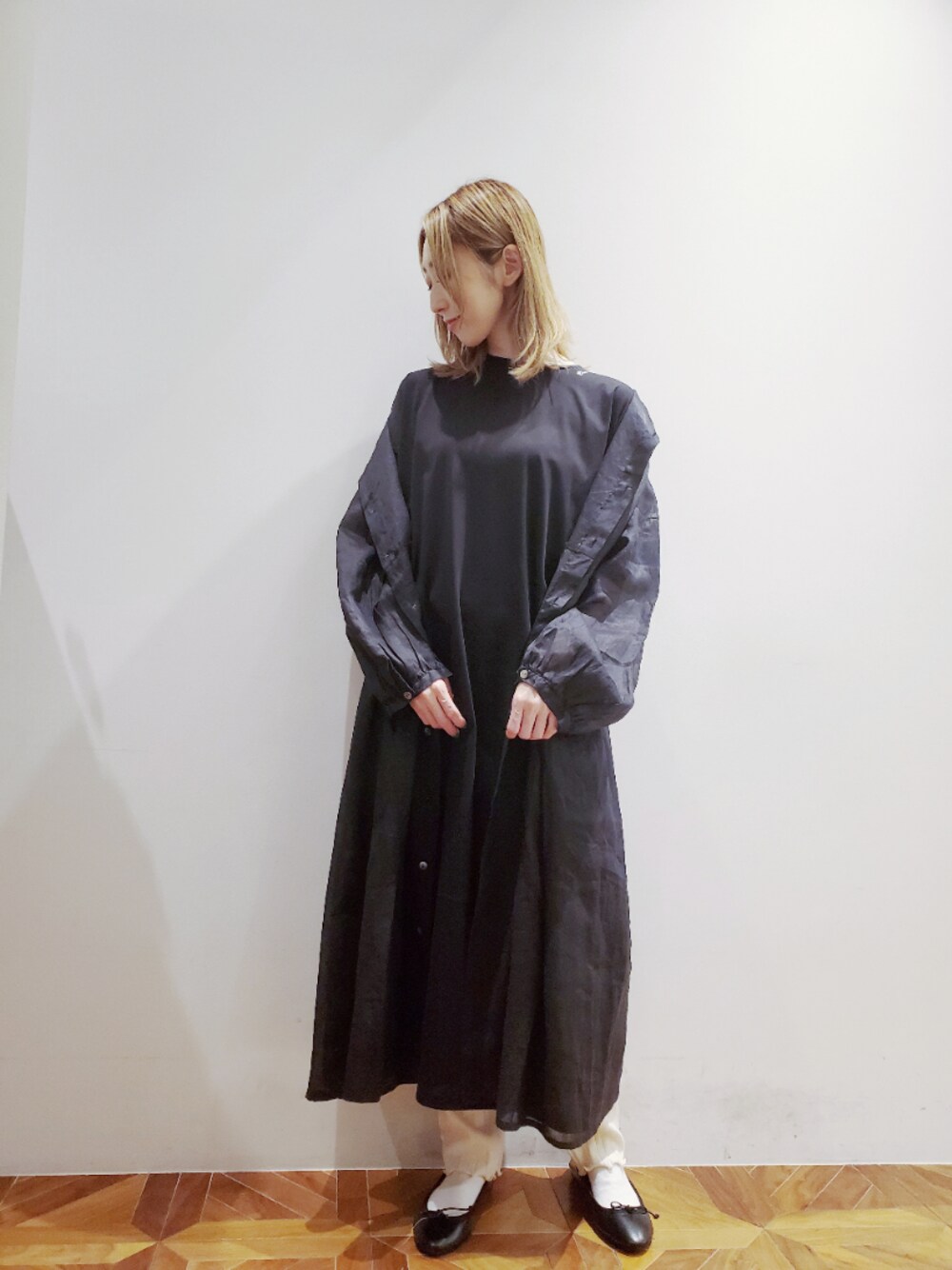 「du noir、pualcecin、pual ce cin、相互フォロー、ワンピース×ワンピース、ワンピースコーデ、ワントーンコーデ、ブラックコーデ、夏コーデ、きれいめカジュアル」｜「PUAL CE CINの【Du noir】ロゴ刺繍シルケットカットワンピース（Tシャツ/カットソー、ブラック系）」を使った、nagashimaさん（レディース・160cm）の夏コーディネートの1枚目の写真