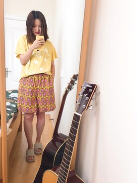 「アイテム（カーゴパンツ、イエロー系）」を使った、皮薄肉多的阿姨さん（レディース・168cm）の夏コーディネート