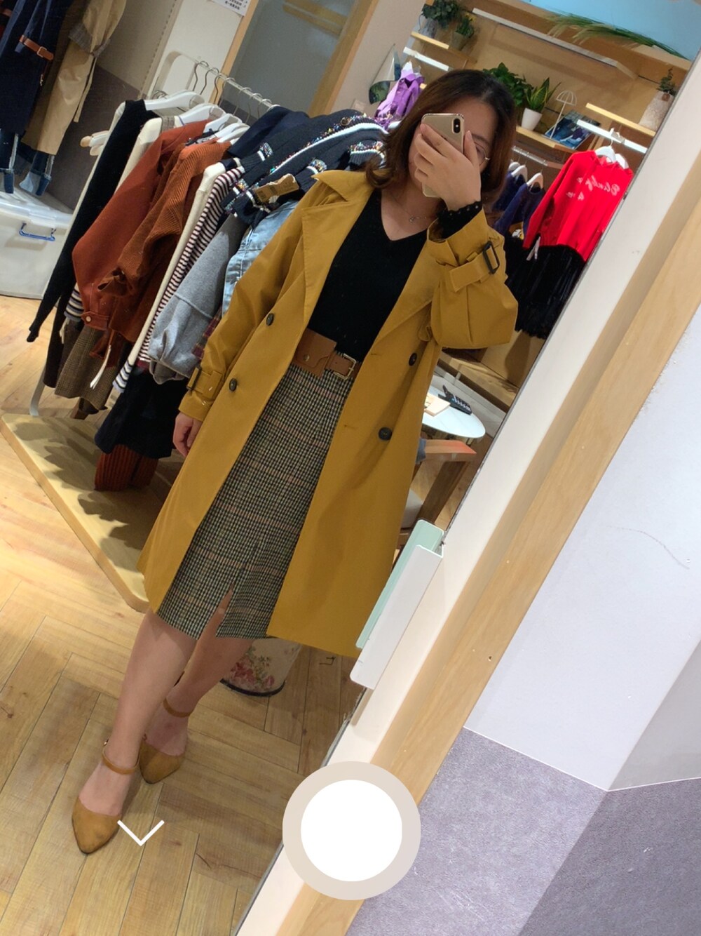 「秋のコーデ」｜「紫涵のアイテム（マウンテンパーカー、オレンジ系）」を使った、一个胖子的日常さん（レディース・160cm）の秋コーディネートの1枚目の写真