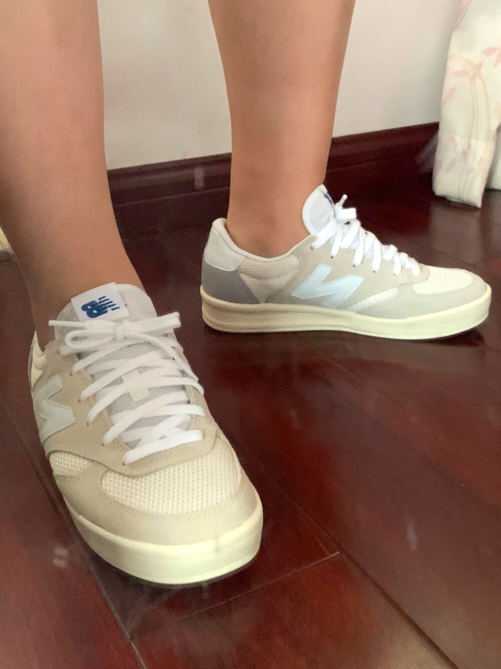 「秋冬コーデ」｜「NEW BALANCEのアイテム（その他シューズ、ベージュ系）」を使った、一个胖子的日常さん（レディース・160cm）の秋コーディネートの1枚目の写真