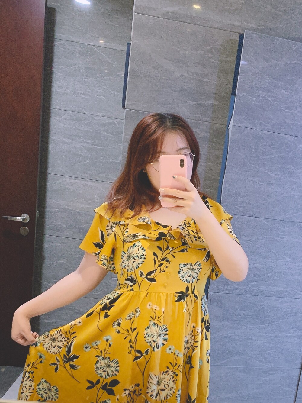 「夏、连衣裙、女人味、休闲」｜「URBAN RESEARCHのアイテム（ワンピース、イエロー系）」を使った、一个胖子的日常さん（レディース・160cm）の秋コーディネートの1枚目の写真