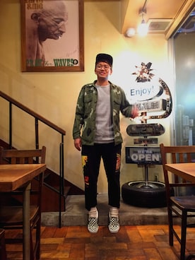 「アイテム（カバーオール）」を使った、ミキ 亜生さん（メンズ・173cm・20代）の春コーディネート