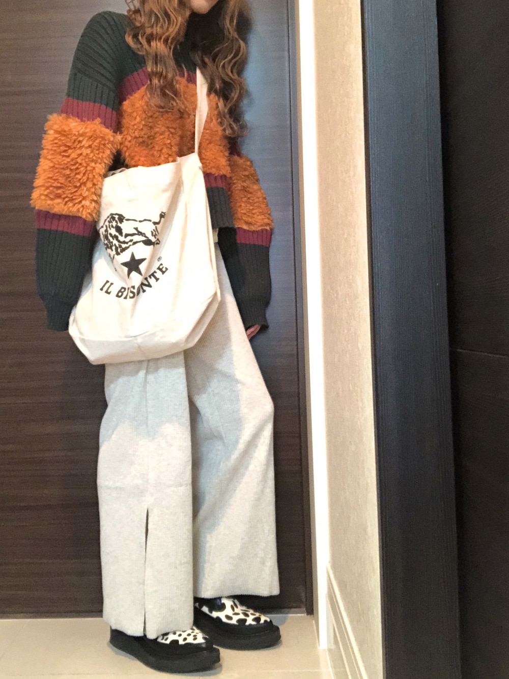 「ootd、低身長、150cm、ニット、スリットパンツ、ラバーソール、murua、w closet、IL BISONTE、jouetie」｜「w closetのスリット入りワイドリブパンツ（その他パンツ、ホワイト系）」を使った、CHIHIROさん（レディース・150cm）の冬コーディネートの1枚目の写真