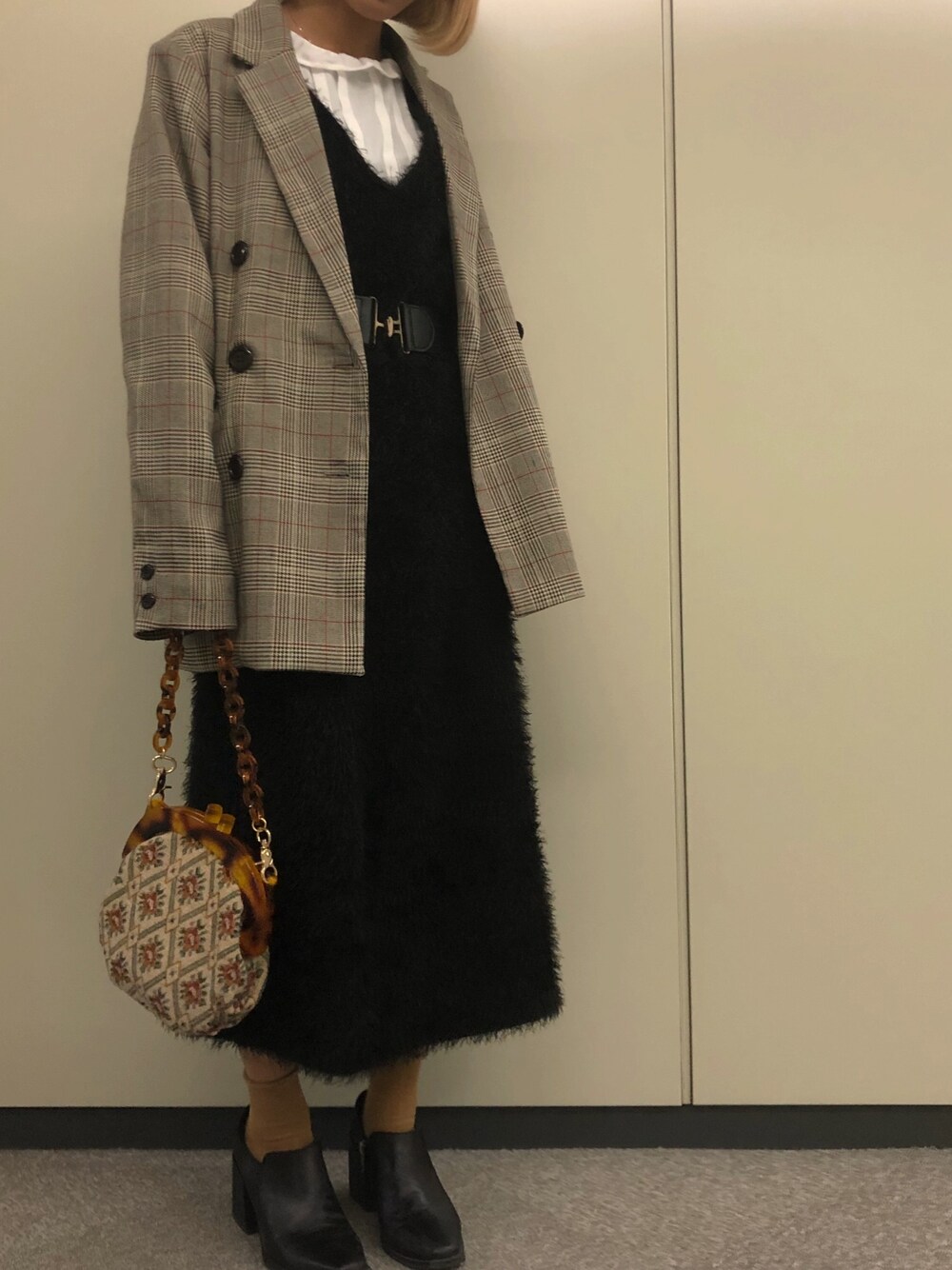 「ootd、低身長、150cm、ファーワンピース、フリルブラウス、ゴブラン、ZARA、EMODA、Another Edition」｜「ZARAのアイテム（ワンピース/ドレス、ブラック系）」を使った、CHIHIROさん（レディース・150cm）の冬コーディネートの1枚目の写真