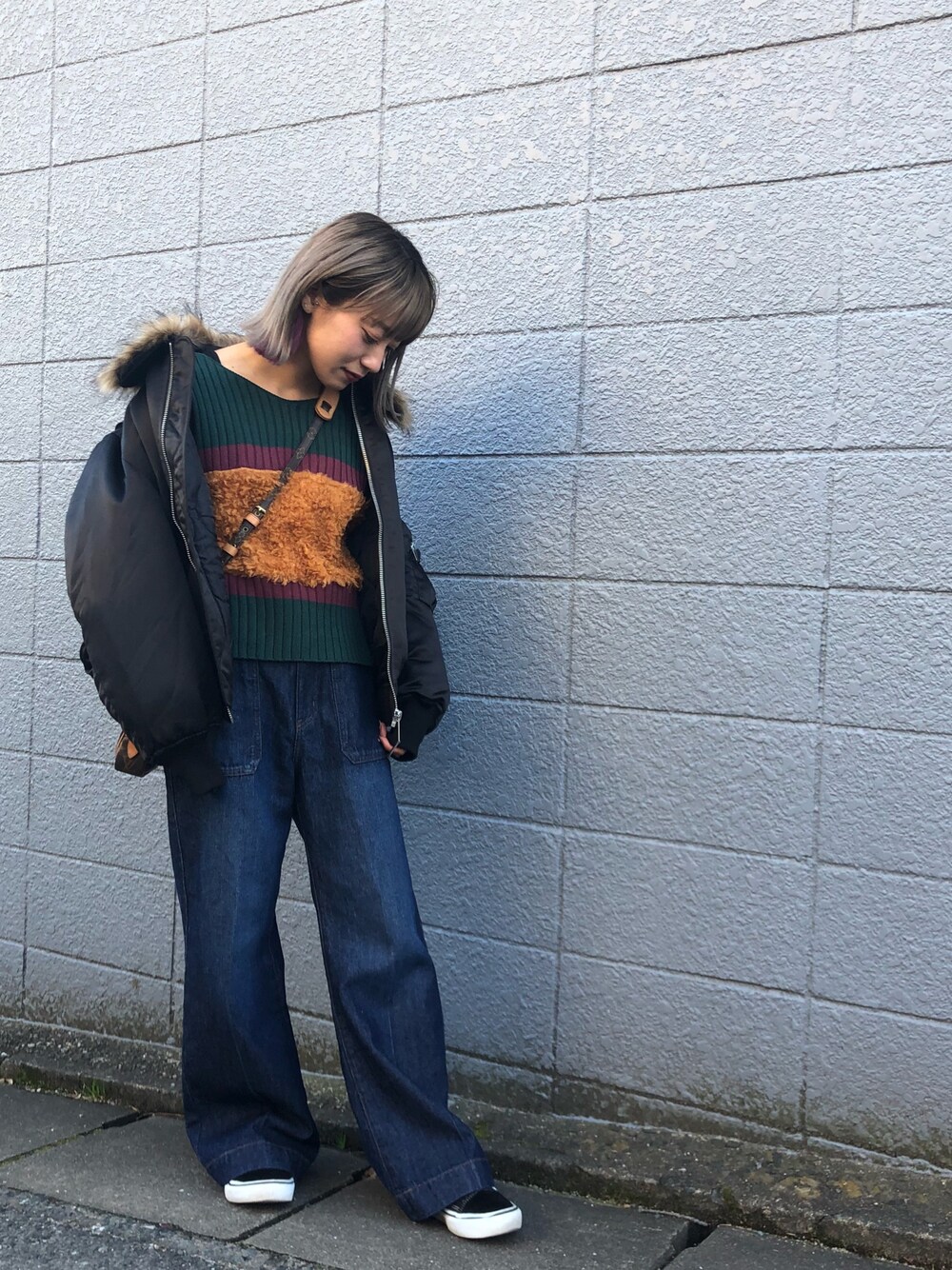 「ootd、低身長、150cm、バイカラーニット、MA-1、デニムパンツ、murua、mysty woman、VANS、LouisVuitton」｜「mysty womanのベイカー風バギーデニムパンツ（デニムパンツ、ブルー系）」を使った、CHIHIROさん（レディース・150cm）の冬コーディネートの1枚目の写真