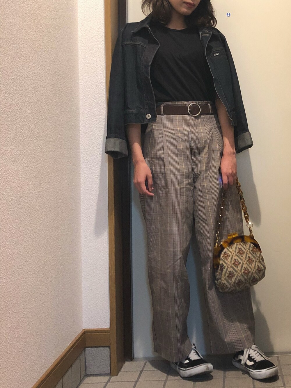 「ootd、150cmコーデ、低身長、Another Edition、スニーカー、チェックパンツ、デニムジャケット、ゴブラン柄」｜「LOWRYS FARMのチェックワイドパンツ　765304（その他パンツ、ブラウン系）」を使った、CHIHIROさん（レディース・150cm）の春コーディネートの1枚目の写真