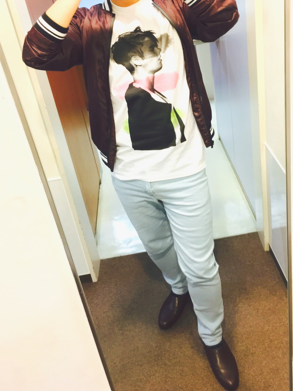 「justin bieber、ジャスティンビーバー、水色デニム」｜「Right-onのジャスティンビーバーBIGＴシャツ（Tシャツ/カットソー、ホワイト系）」を使った、tomoyaさん（メンズ・172cm）の春コーディネートの1枚目の写真