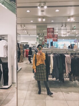 「burberry vintageのアイテム（ニット/セーター、イエロー系）」を使った、Wendylikescandyさん（レディース・160cm）の冬コーディネート